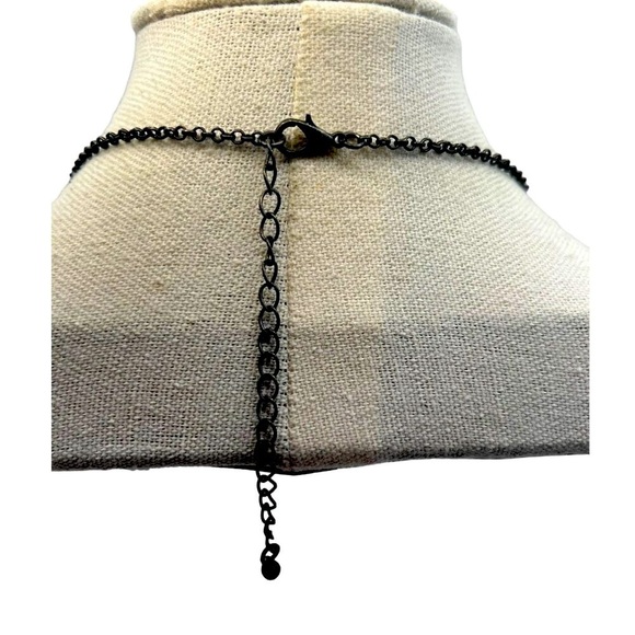 Vintage-Inspired Statement Necklace With Blue Teardrop Stones    M76 - Picture 6 of 7